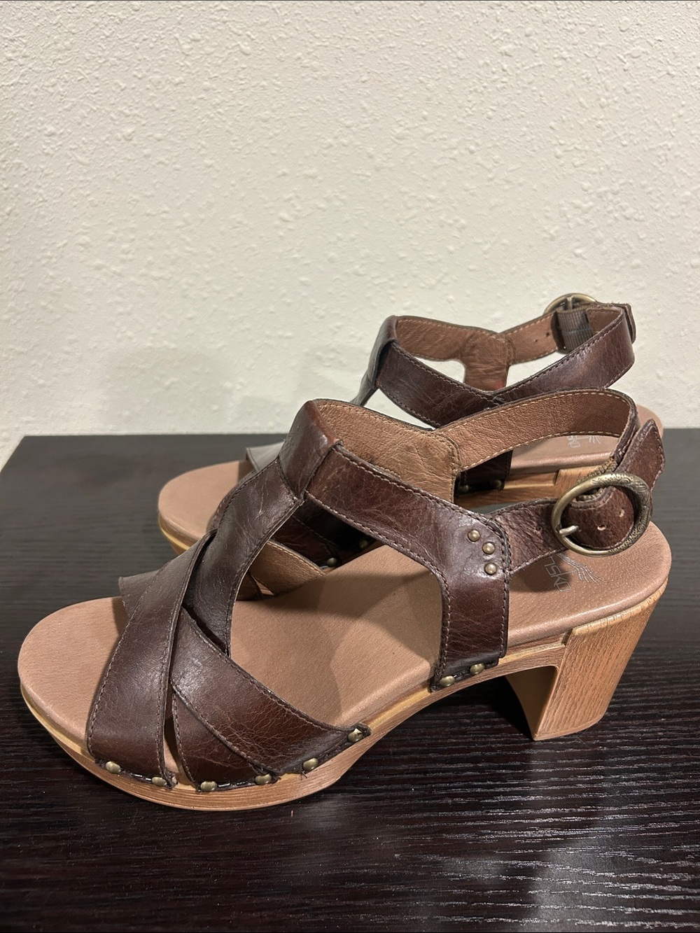 Dansko Women's Brown Leather Strappy Chunky Heel Sandals